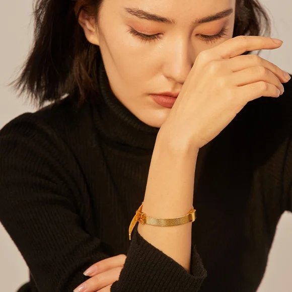 Chic Stainless Steel Bangle Bracelet - Picture 3 of 8